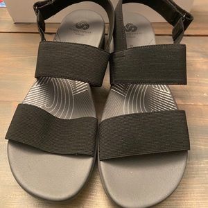 Clark’s Cloud stepper sandals New in box